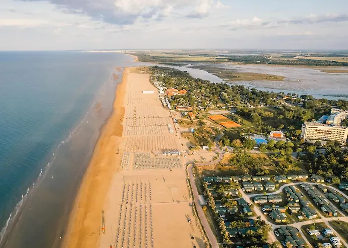 Three-Bedroom Apartment Very Close To The Beach