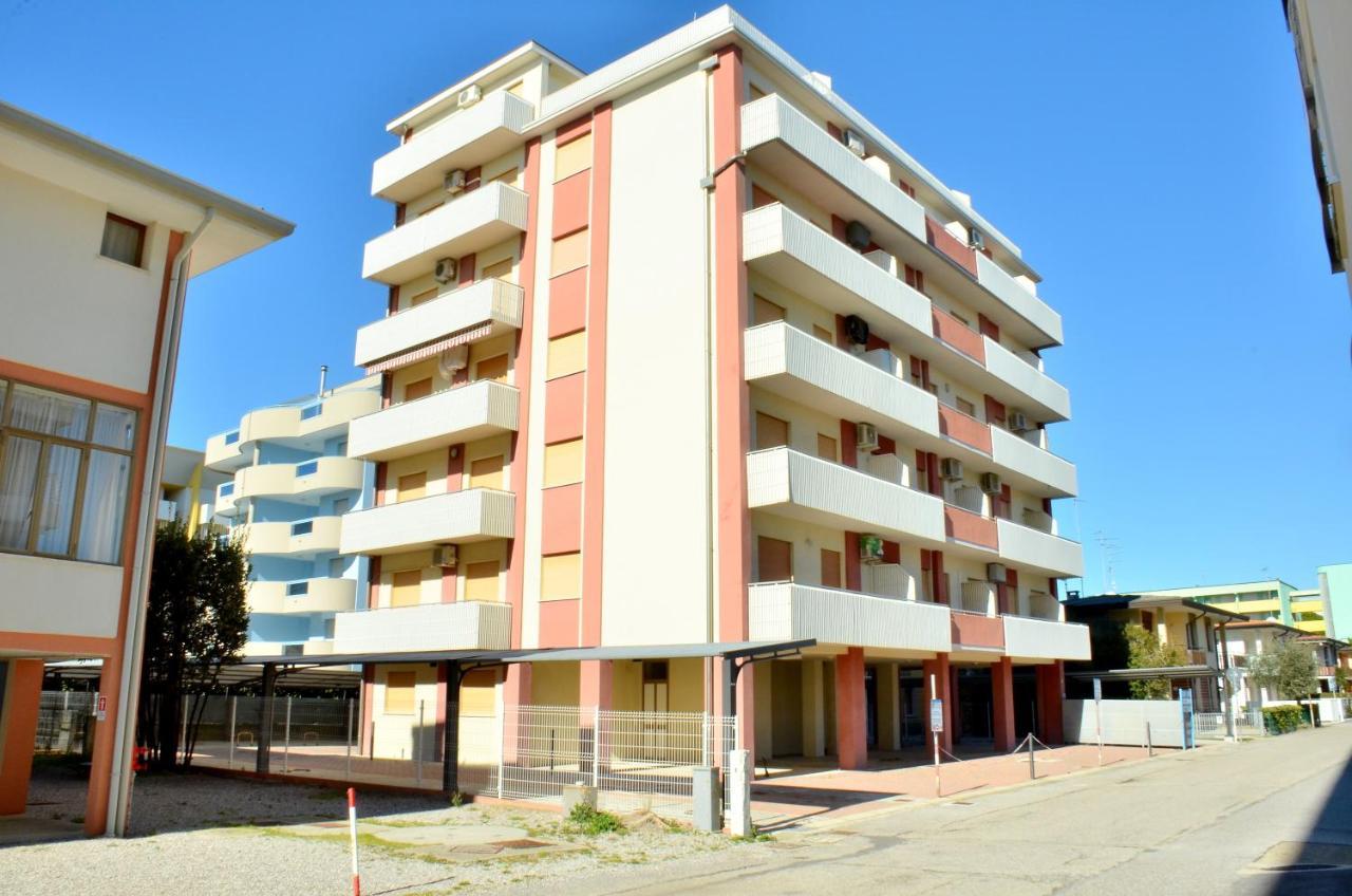 Apartment Three-bedroom Very Close To The
